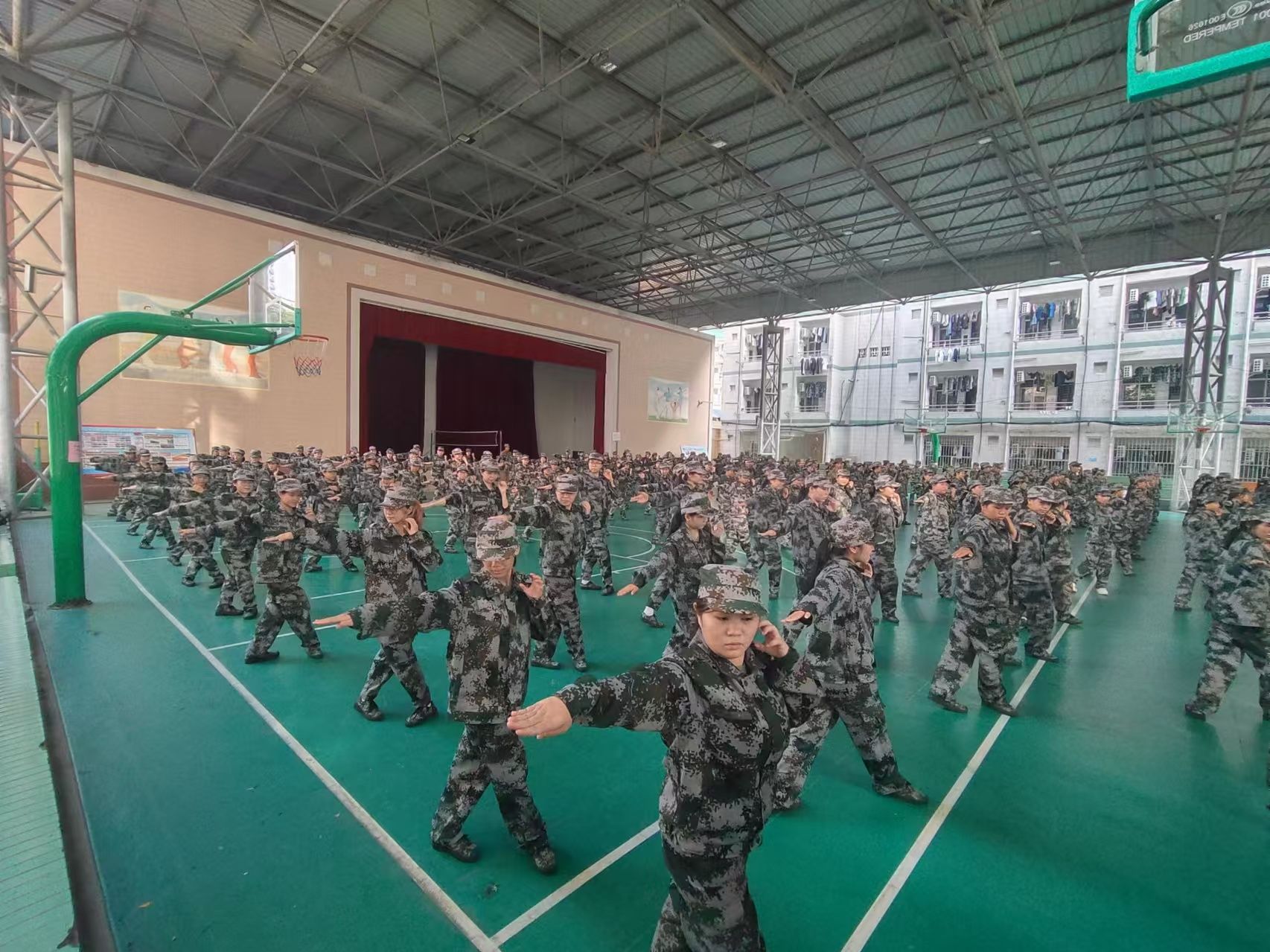 包含球队合练成果显著，整队士气高昂的词条
